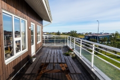 Three-bedroom-upper-floor-apartment-with-balcony